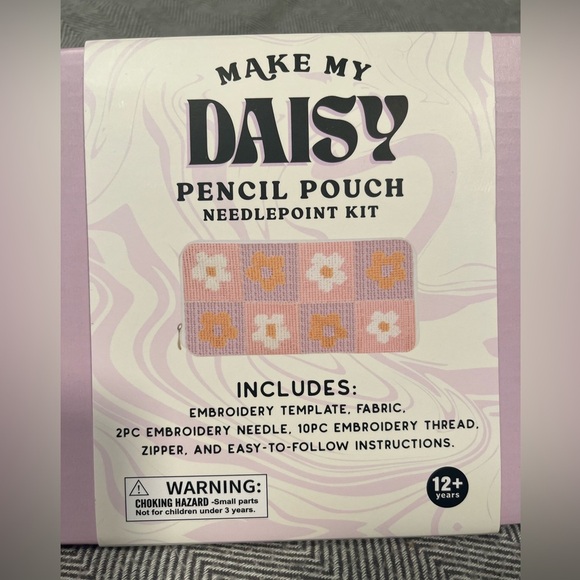 Eccolo Make My Daisy Pencil Pouch Needlepoint Kit - Picture 2 of 3